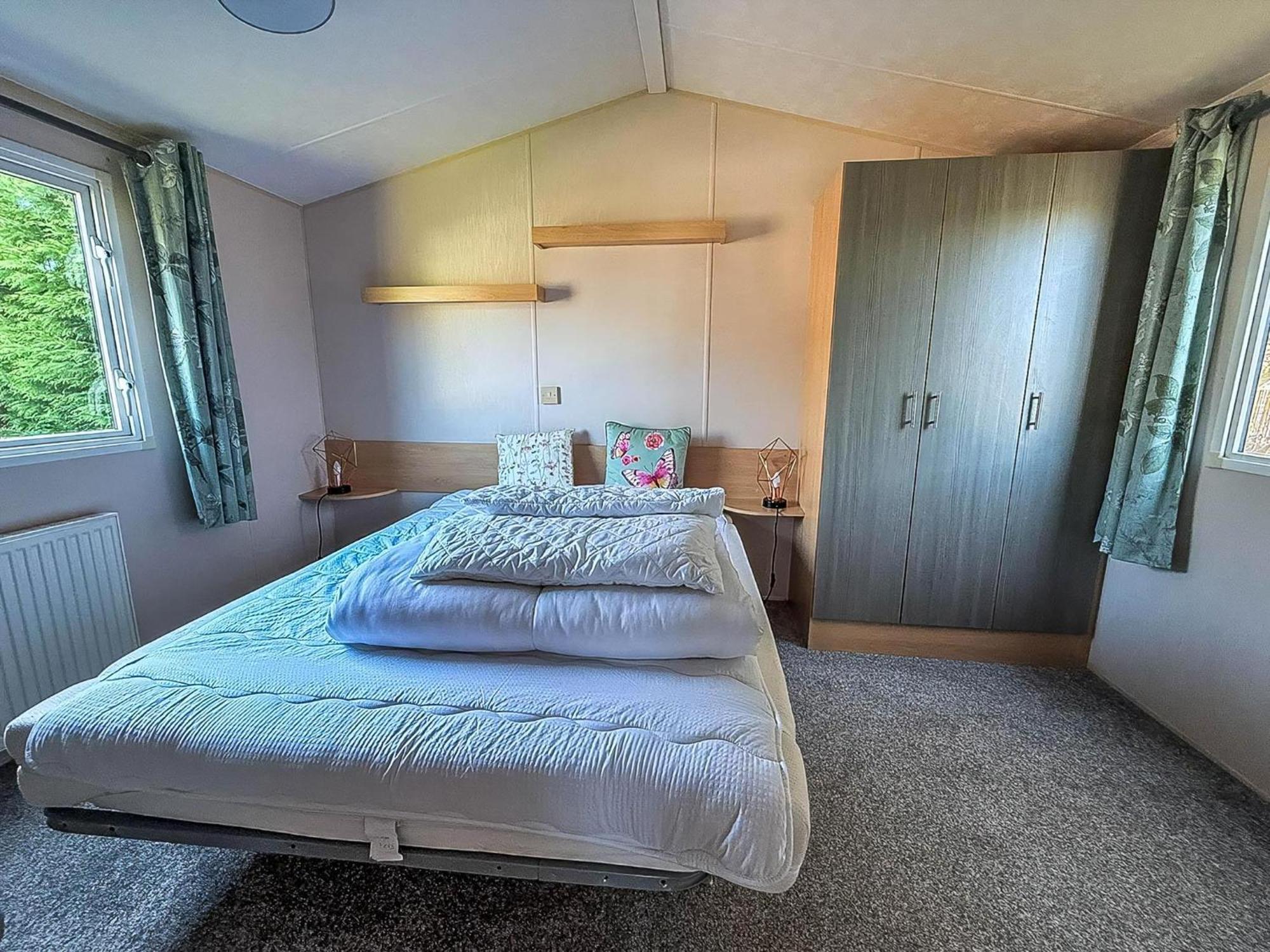 Great 6 Berth Caravan With Decking At Manor Park In Hunstanton Ref 23017B Eksteriør billede