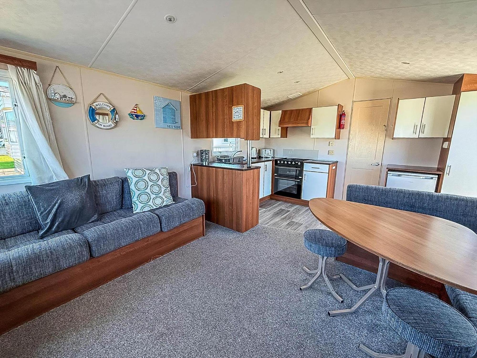 Great 6 Berth Caravan With Decking At Manor Park In Hunstanton Ref 23017B Eksteriør billede